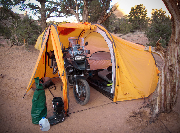 Nomad - namiot dla Ciebie i Twojego motocykla