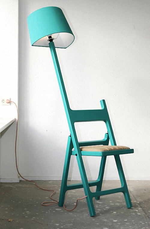 Poetyckie krzesła z lampą