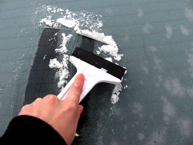 Podgrzewana skrobaczka - Cordless Heated Car Screen Ice Scraper 