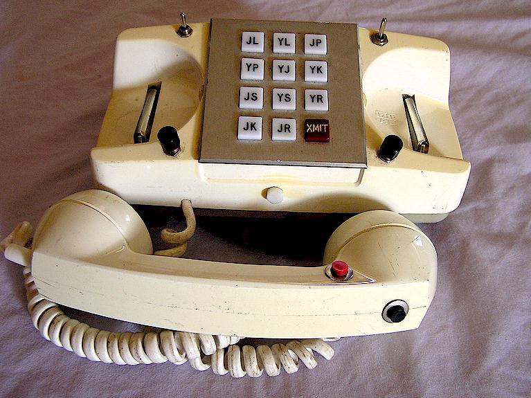 Pierwsze telefony przenośne - ciężkie i brzydkie