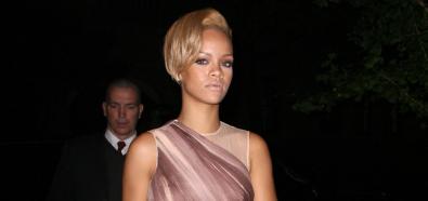 Rihanna - fryzura i seksowne wdzianko to jej styl
