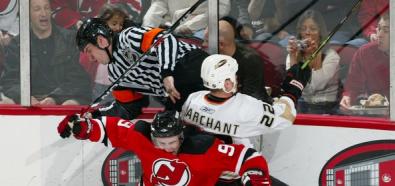 NHL: Gol bramkarza w meczu Carolina Hurricanes vs. New Jersey Devils