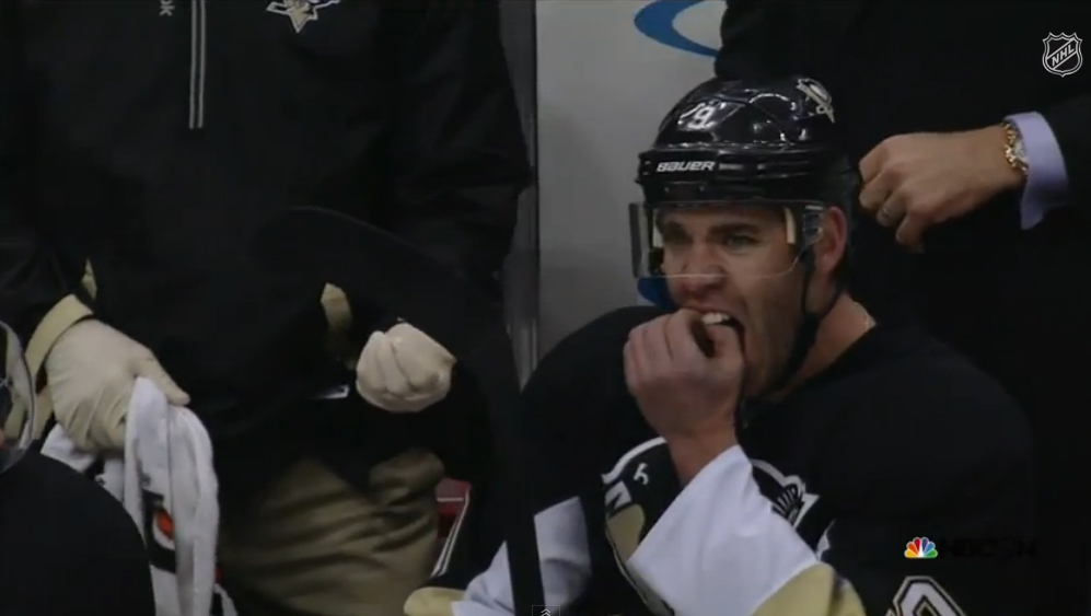 NHL: Hokeista sam wyrwał sobie zęby!