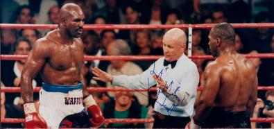Tyson oddał odgryzione ucho Holyfieldowi