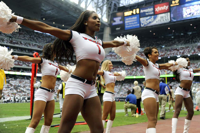 Cheerleaderki podczas pierwszej kolejki NFL