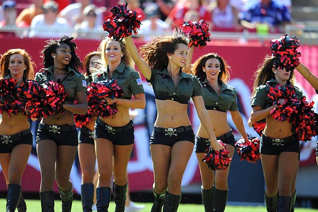 Cheerleaderki podczas pierwszej kolejki NFL