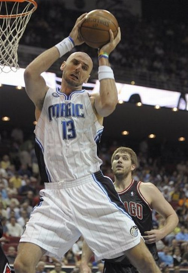 NBA: Phoenix przegrali z New Orleans Hornets, Marcin Gortat zagrał