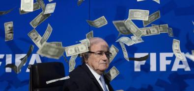 Sepp Blatter ośmieszony. Pieniądze latały w powietrzu
