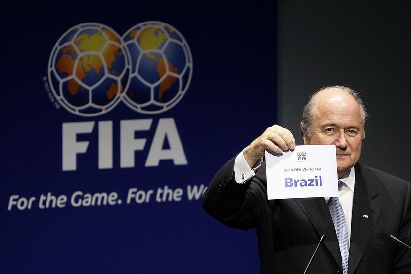 Sepp Blatter ośmieszony. Pieniądze latały w powietrzu
