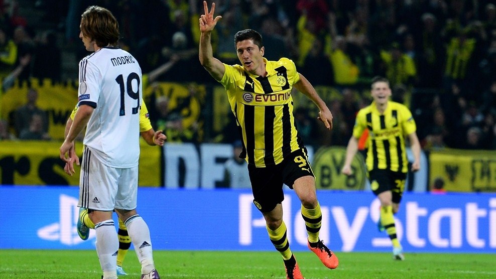 Puchar Niemiec: Borussia Dortmund gra dalej. Lewandowski znów strzela