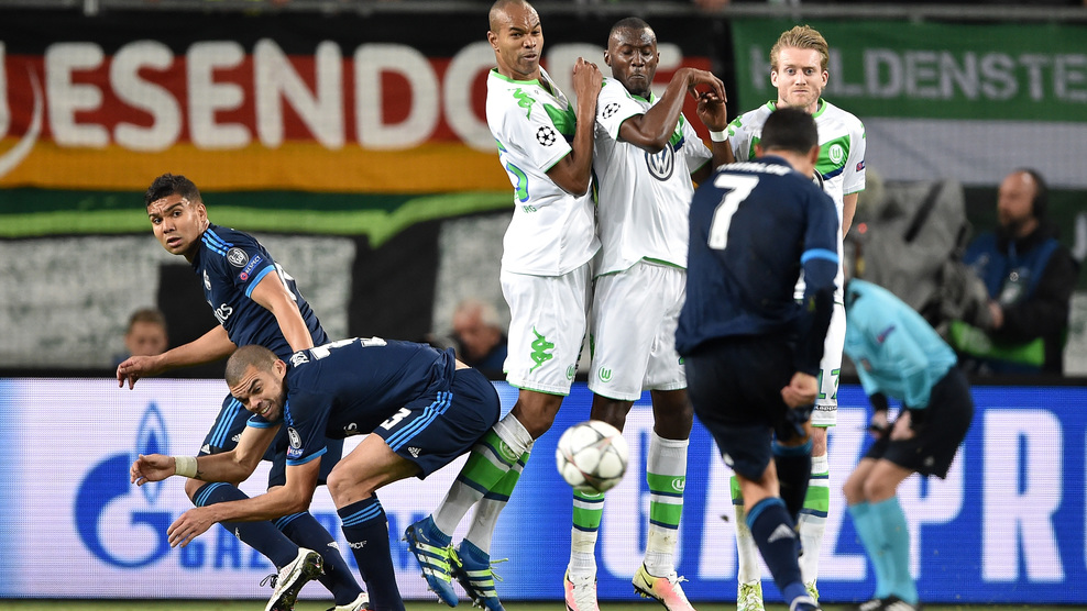 Liga Mistrzów: Real poległ z Wolfsburgiem. PSG zremisowało z Manchesterm City