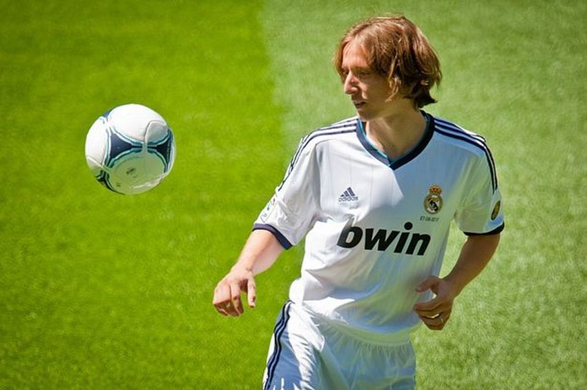 Jose Mourinho - "Luka Modric potrzebuje czasu"