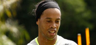Ronaldinho zdobywa dwie bramki w meczu Avai