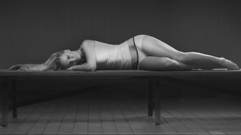 Caroline Wozniacki - kulisy sesji zdjęciowej promującej jej kolekcję bielizny
