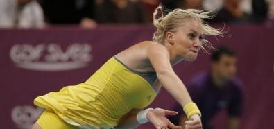 Kristina Mladenović niczym Maradona podbija piłęczkę do tenisa