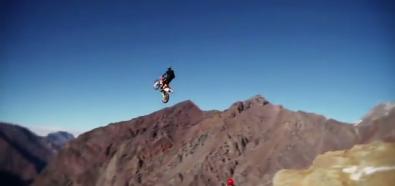 Julio Munoz skoczył motocyklem z 900-metrowj góry