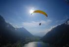 Paralotniarze prezentują krajobraz Chorwacji z lotu ptaka