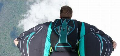 Wingsuit - lądowanie ciałem na wodzie