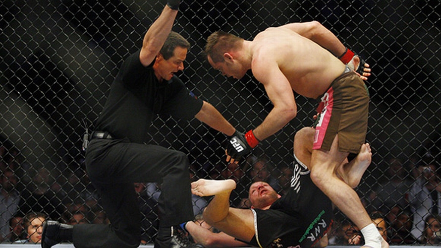 UFC 131: Junior Dos Santos vs. Shane Carwin ? pewne zwycięstwo Brazylijczyka