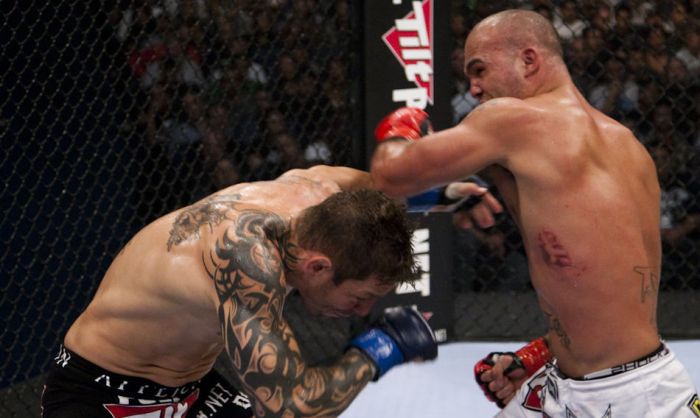 UFC 131: Junior Dos Santos vs. Shane Carwin ? pewne zwycięstwo Brazylijczyka
