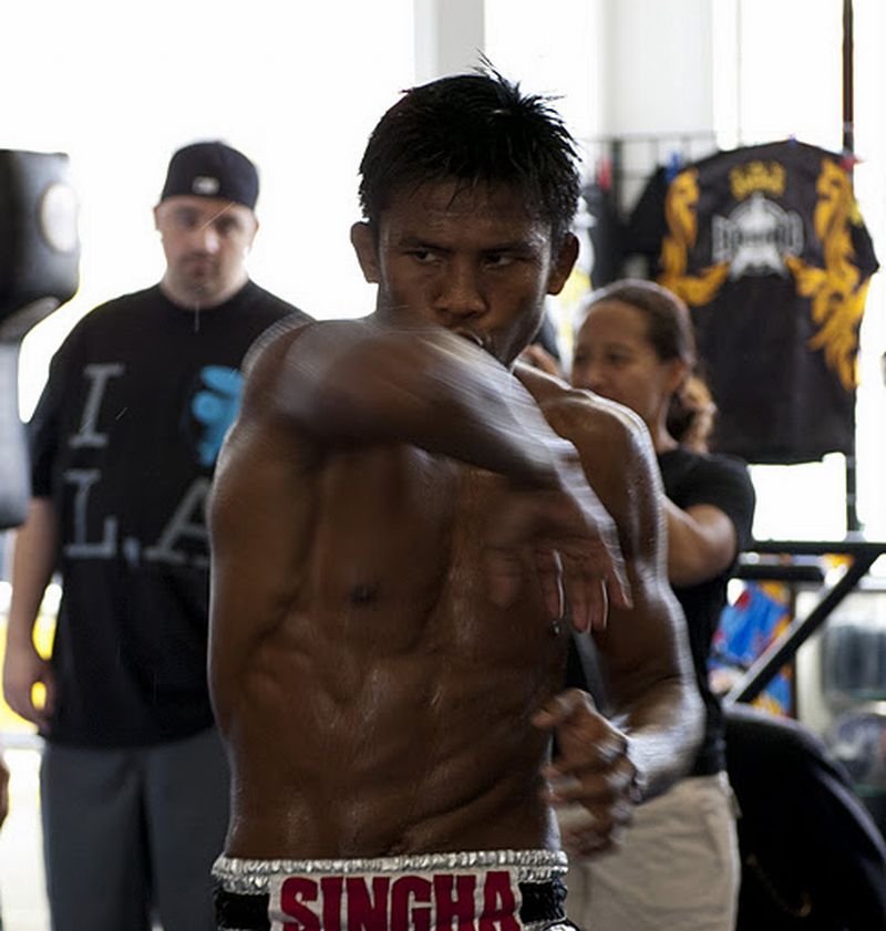 Muay Thai: Buakaw Por Pramuk pokonał Mauro Serra