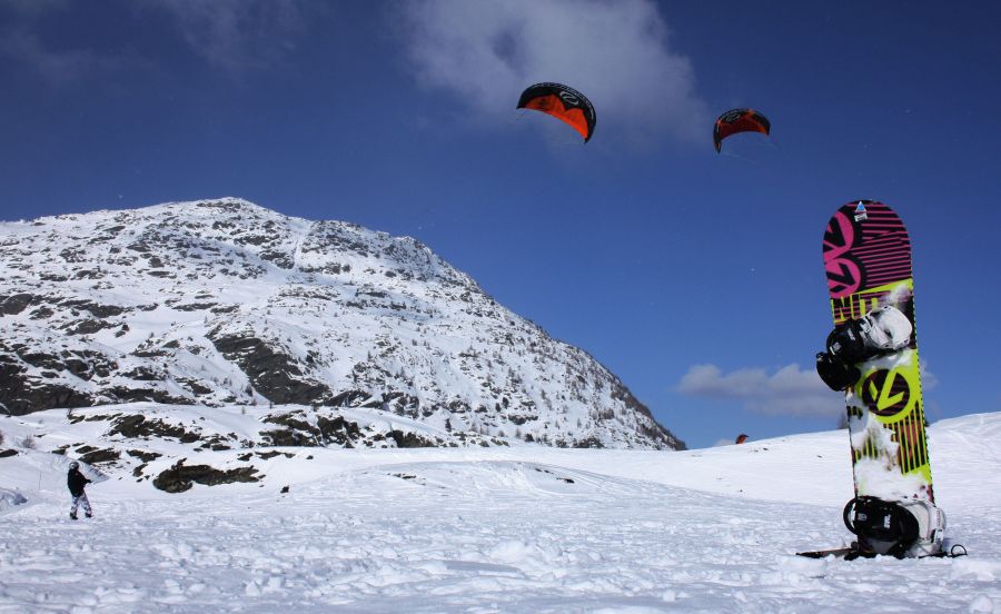 Snowkiting, czyli latawiec, deska lub narty i wiatr