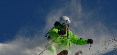 Szalony skok narciarza z 80 metrowego klifu