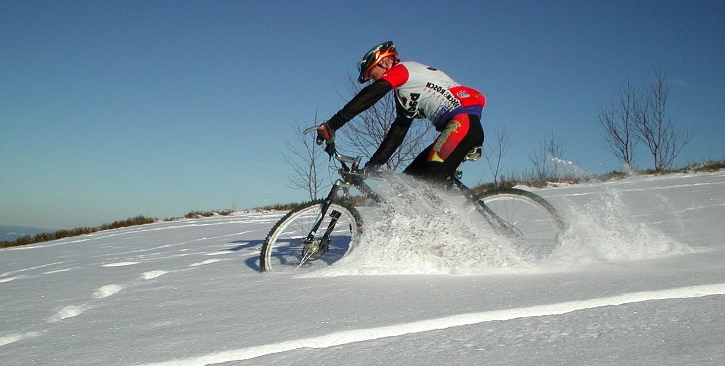 Jazda po śniegu na rowerze