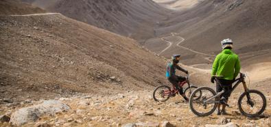 Zjazd rowerem z wysokości 5602 metrów w Himalajach
