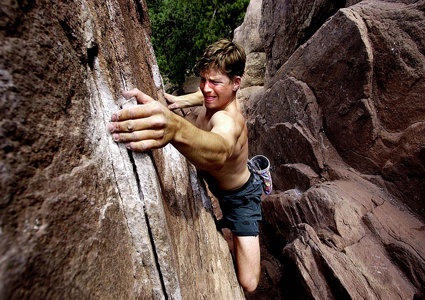 Bouldering - boulder climbing, wspinaczka bez zabezpieczeń
