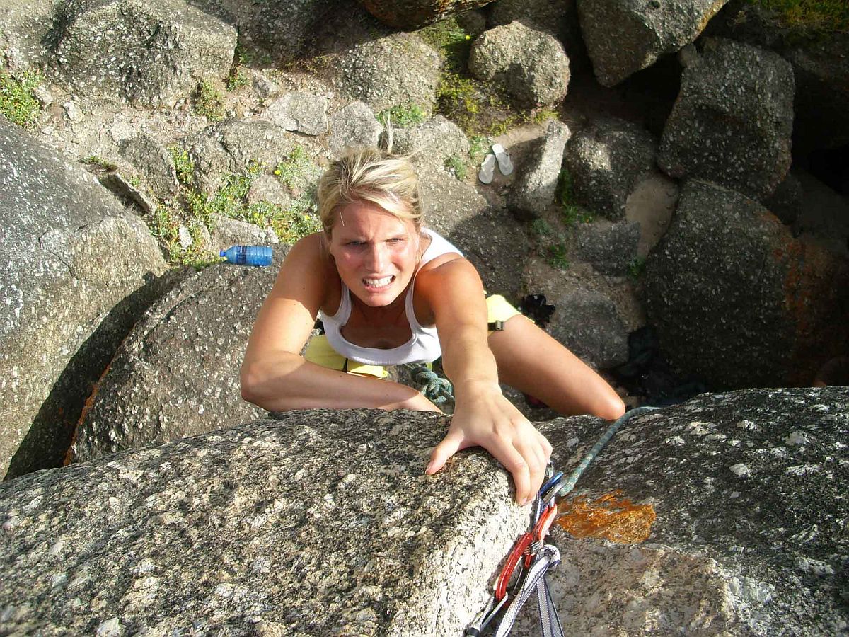 Bouldering - boulder climbing, wspinaczka bez zabezpieczeń