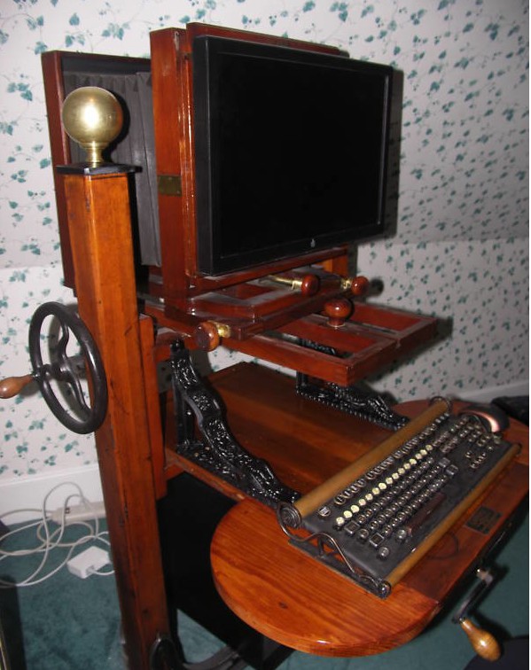 Komputer w stylu steampunk
